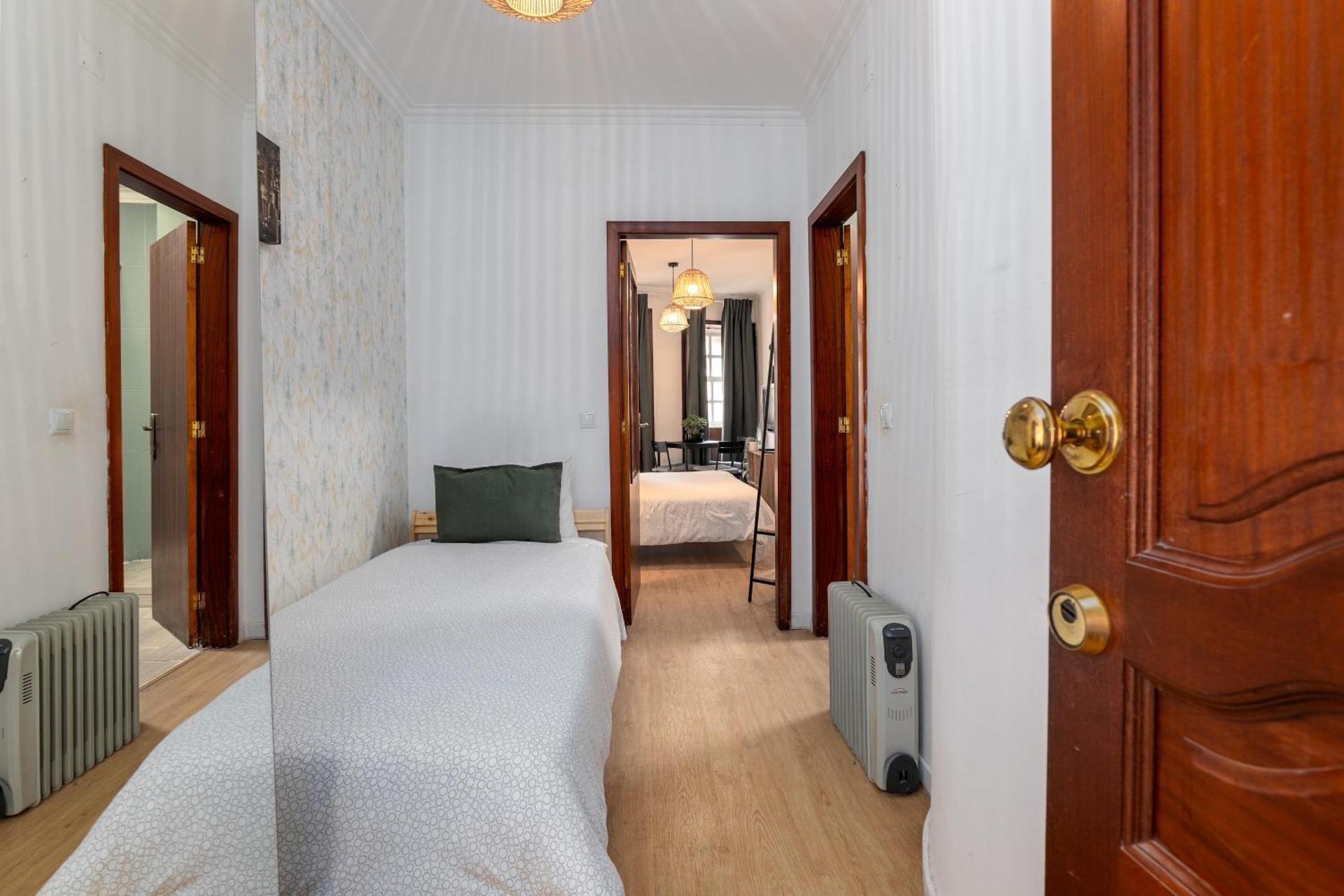 Apartamento Renovated Feb25 Clerigos Cozy Balcony With Self Check In OOporto Exterior foto